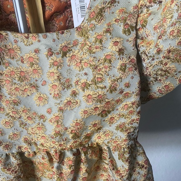 Momni Peplum Sunflower Top NWT - Picture 2 of 11